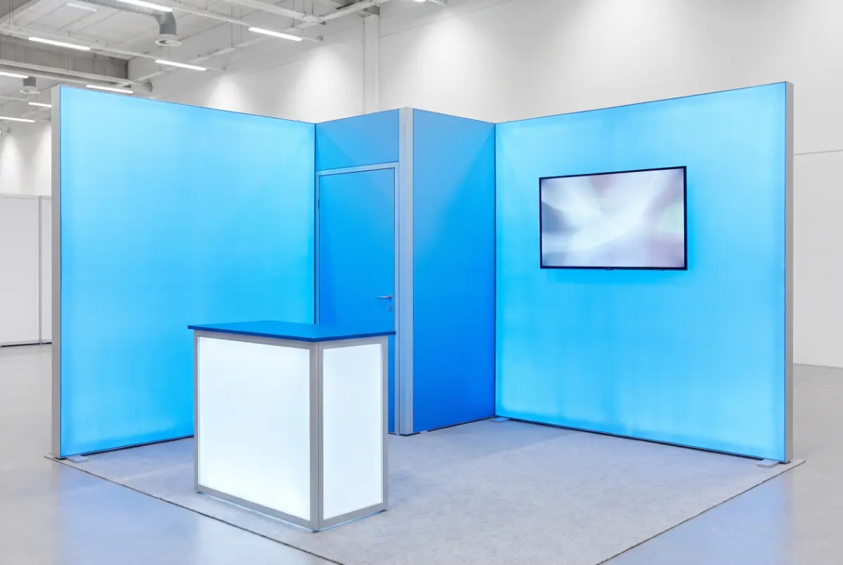 Lumix LED-Wand als U-Stand mit Kabine
