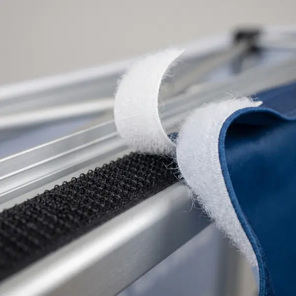 Detail Klettband am Rahmen, Flauschband am Textil